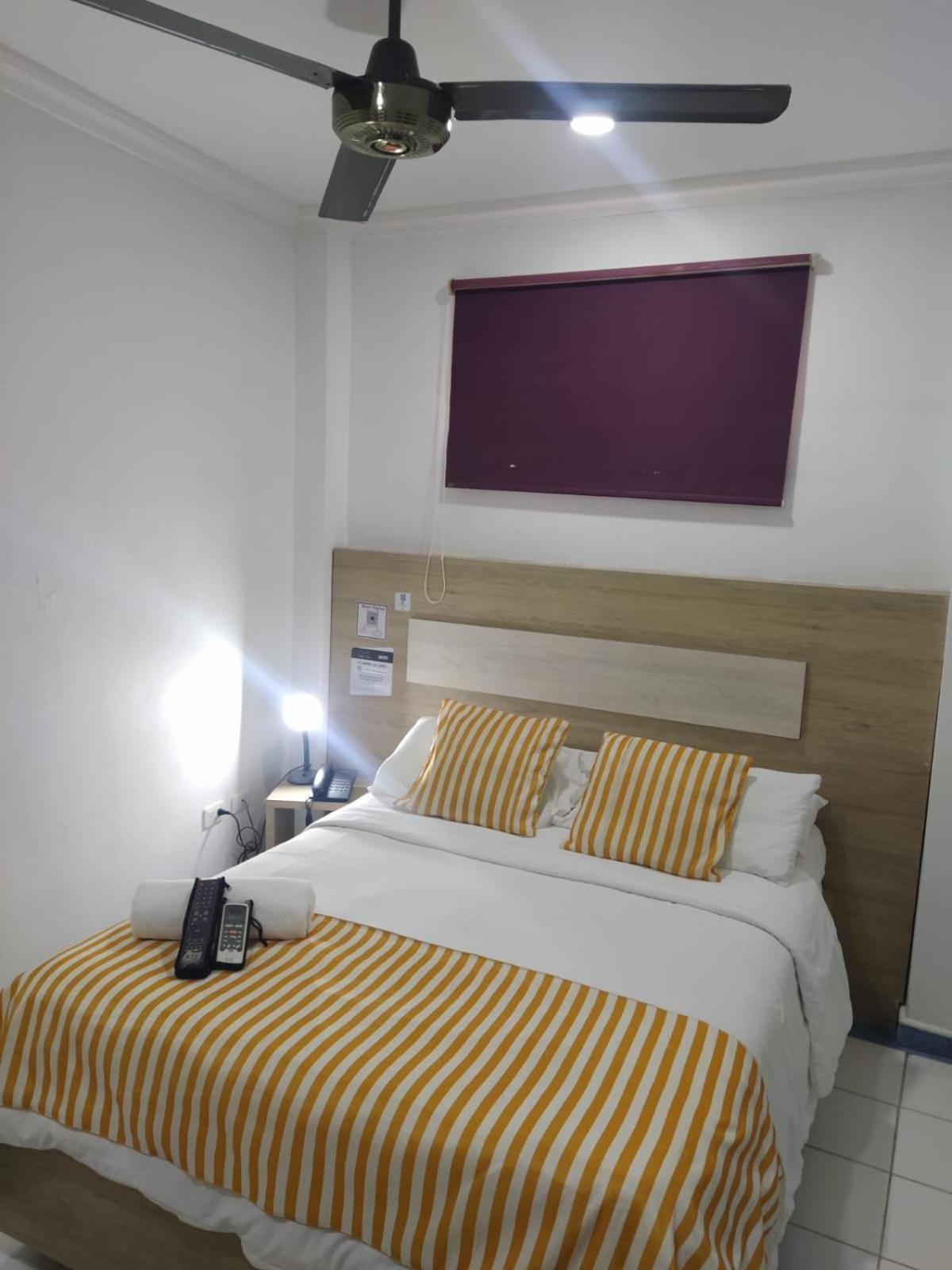 מונטריה Hotel La Casa 1 מראה חיצוני תמונה