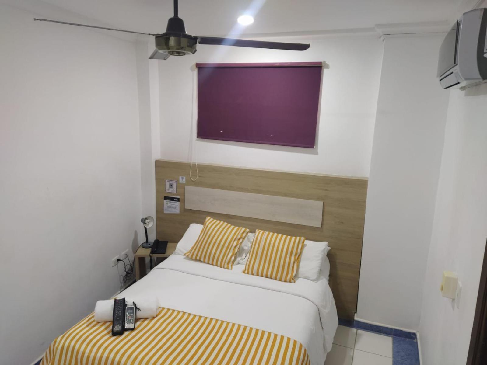 מונטריה Hotel La Casa 1 מראה חיצוני תמונה