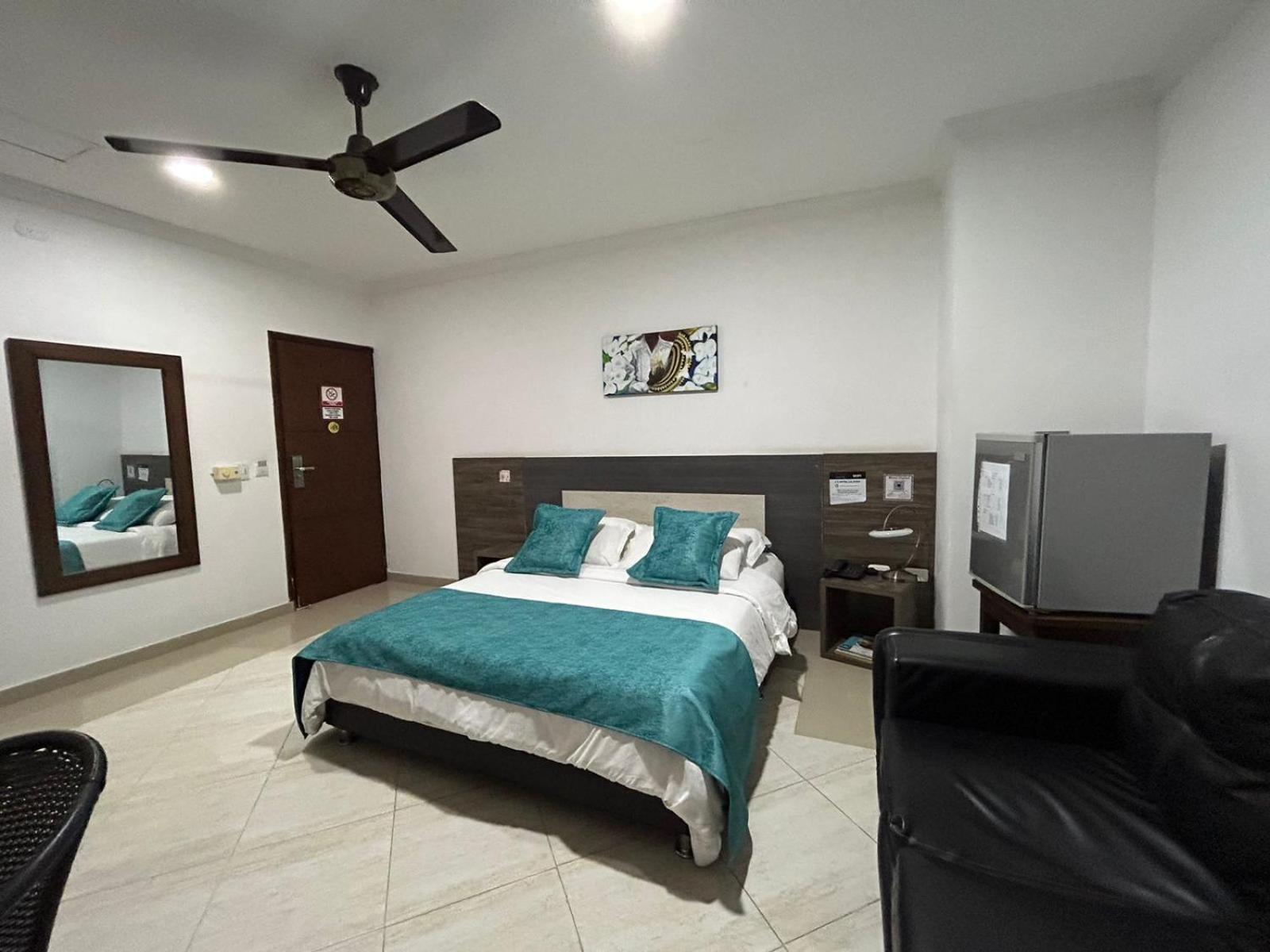 מונטריה Hotel La Casa 1 מראה חיצוני תמונה