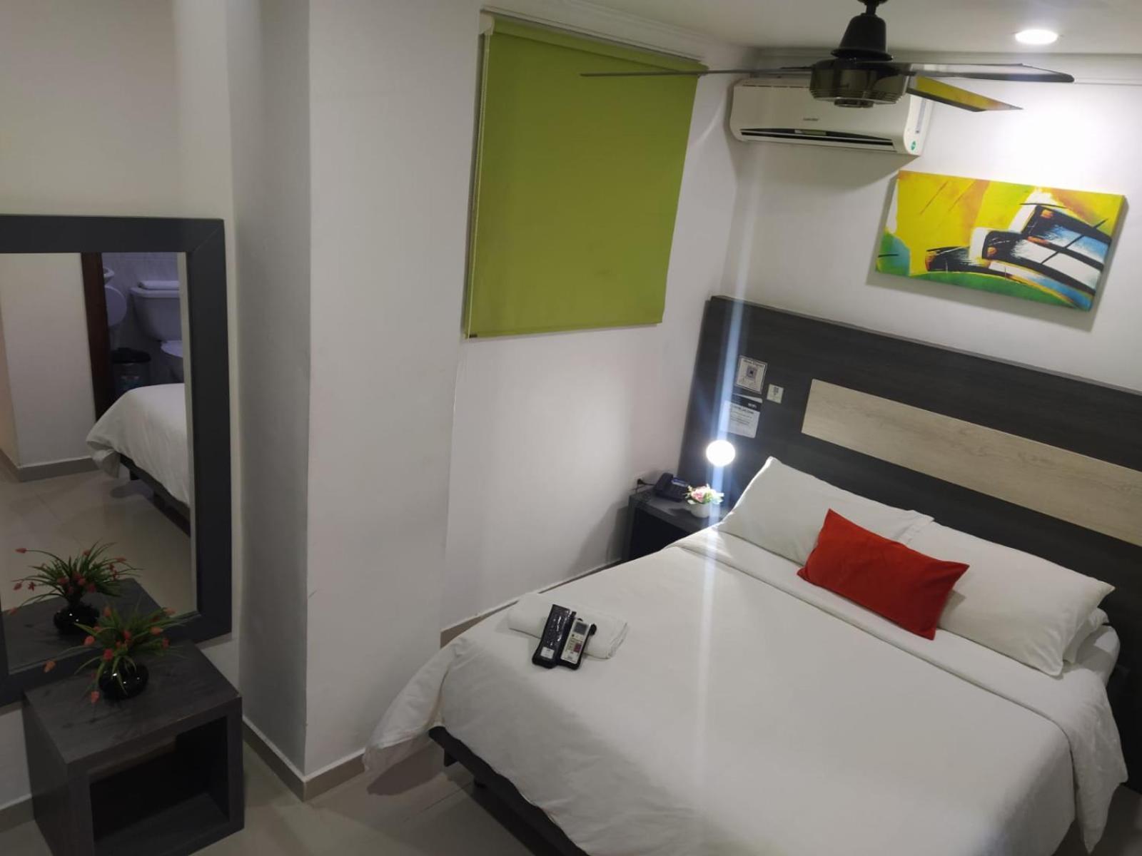 מונטריה Hotel La Casa 1 מראה חיצוני תמונה
