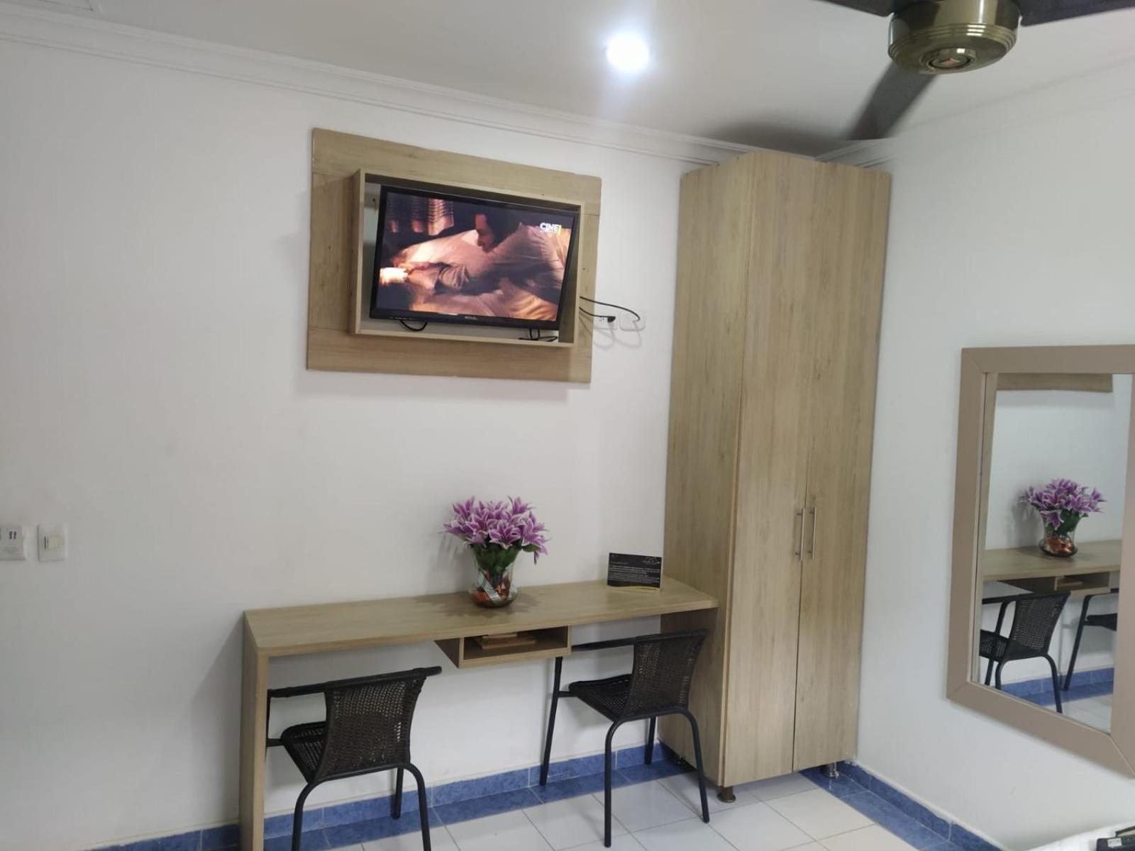 מונטריה Hotel La Casa 1 מראה חיצוני תמונה